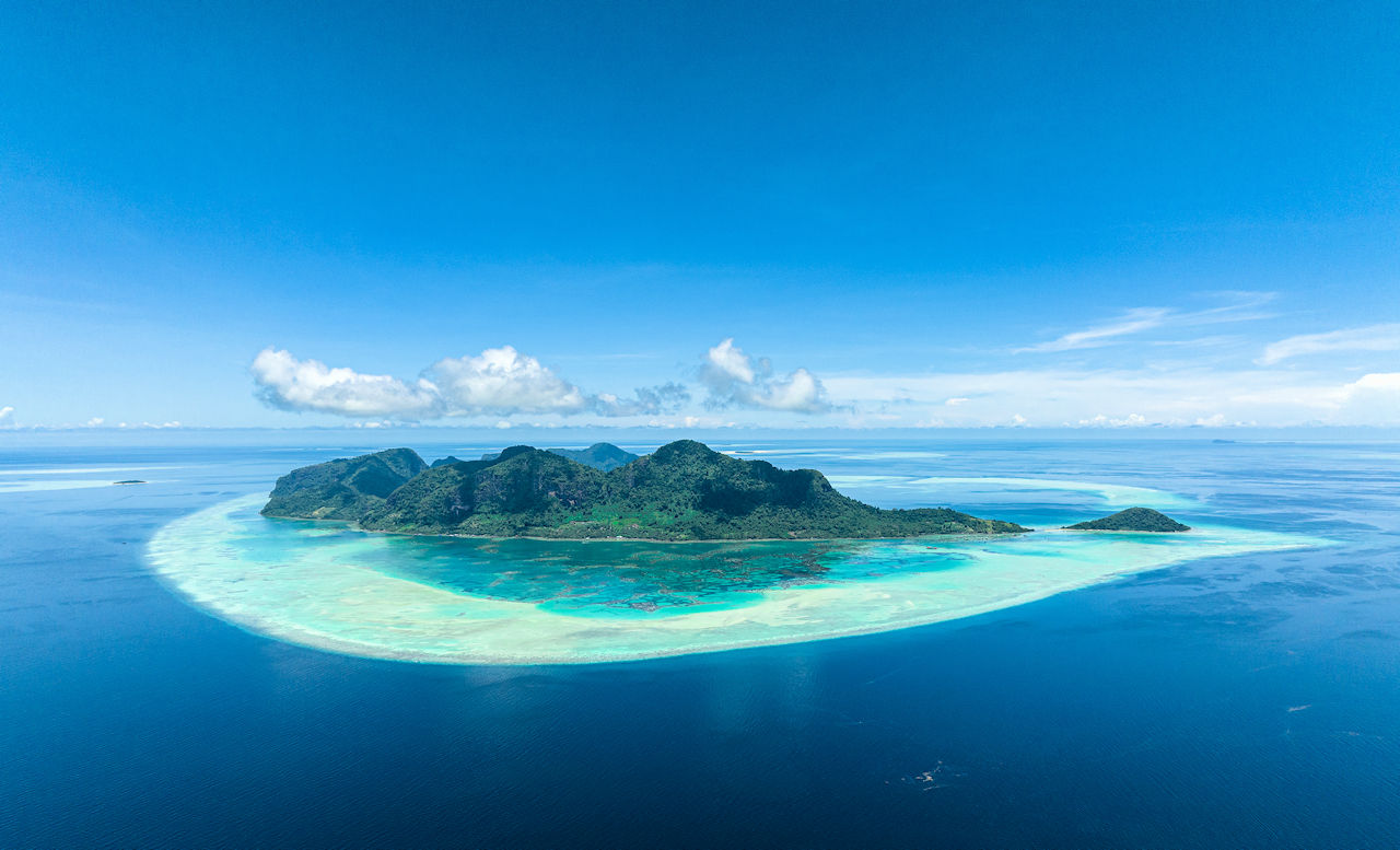 1280 Gaya Island Tun Sakaran Marine Park Sabah AdobeStock 581424073