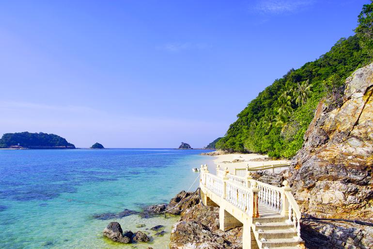 2 02 770 Perhentian Beautiful beach at Perhentian islands shutterstock 469902391