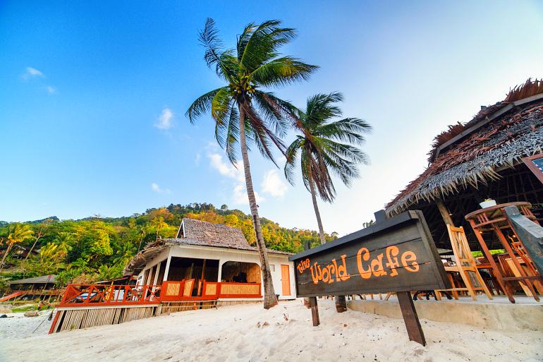 2 06 770 Perhentian Bubu World Cafe shutterstock 528704487