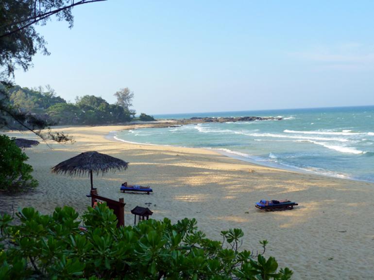 4 08 770 Tanjong Jara T32 Strand3