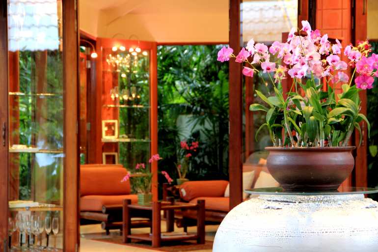 770 Mom TrisLobby 002