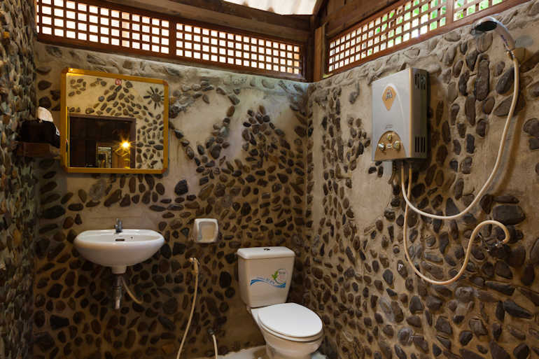 770 Room River Bathroom HR D2714