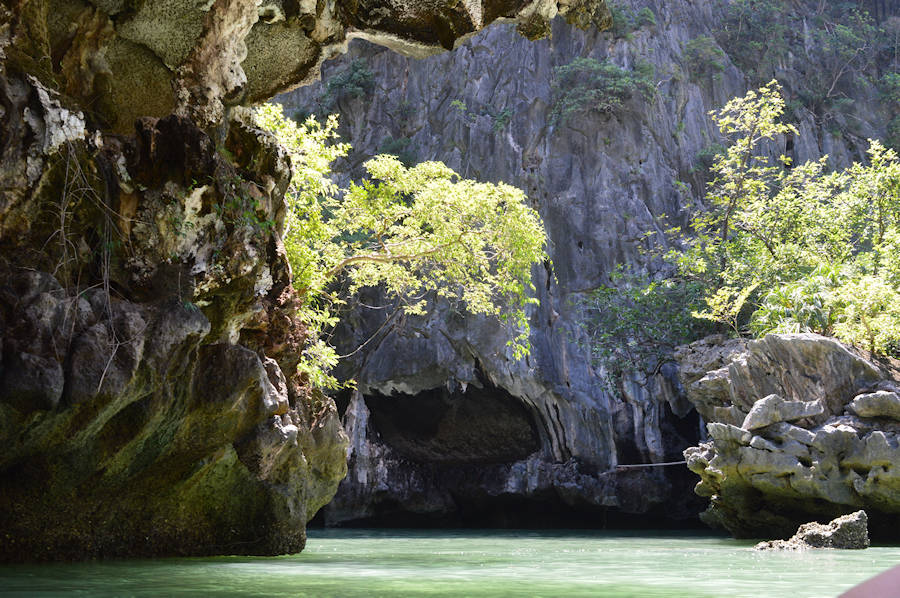 900 Mountain and Cave Khao Sok AdobeStock 388229922 Kopie