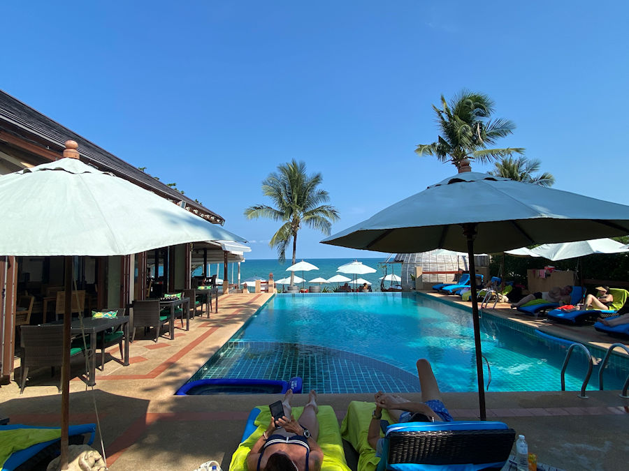 900 Pool Foto 30 3 23 15 11 49