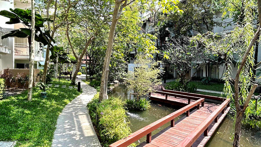 900 Pool The Park Nine view1