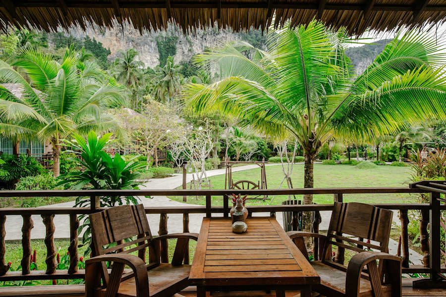 900 Tropical Family Cottage M 001008 resize