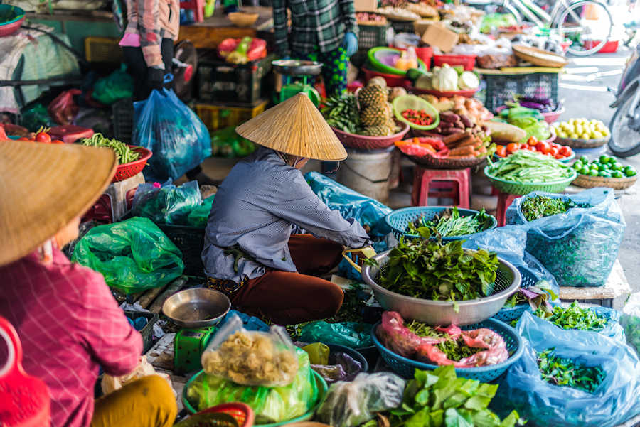900 Women selling food on the street AdobeStock 298816529