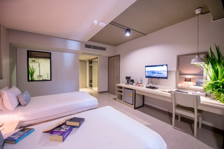 Web 900 Premier Room DSC 90021