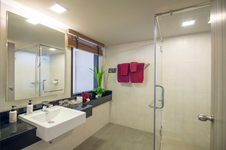 Web 900 Premier Room DSC 9036