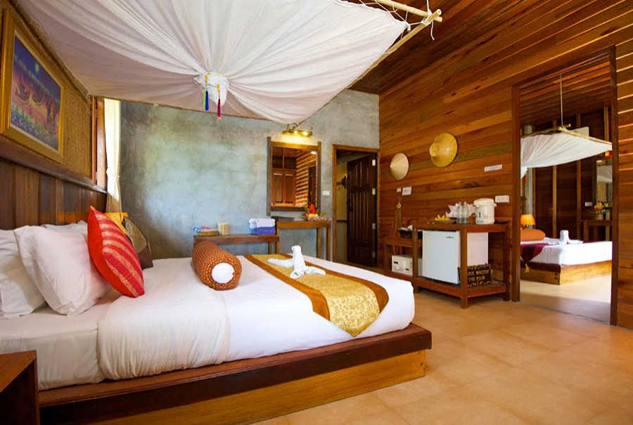 Web900 Family Beachfront2