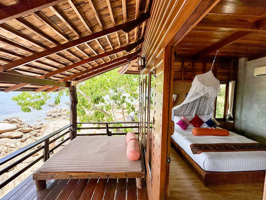 Web900 romantic seaview2