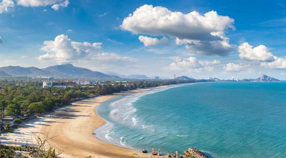 1280 Hua Hin beach AdobeStock 225978047